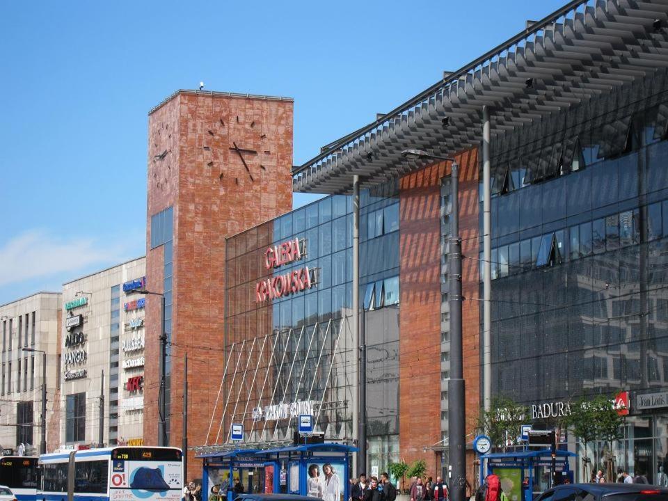 Attractive Apartment Oldtown Near Thetrain Station Krakow Bagian luar foto