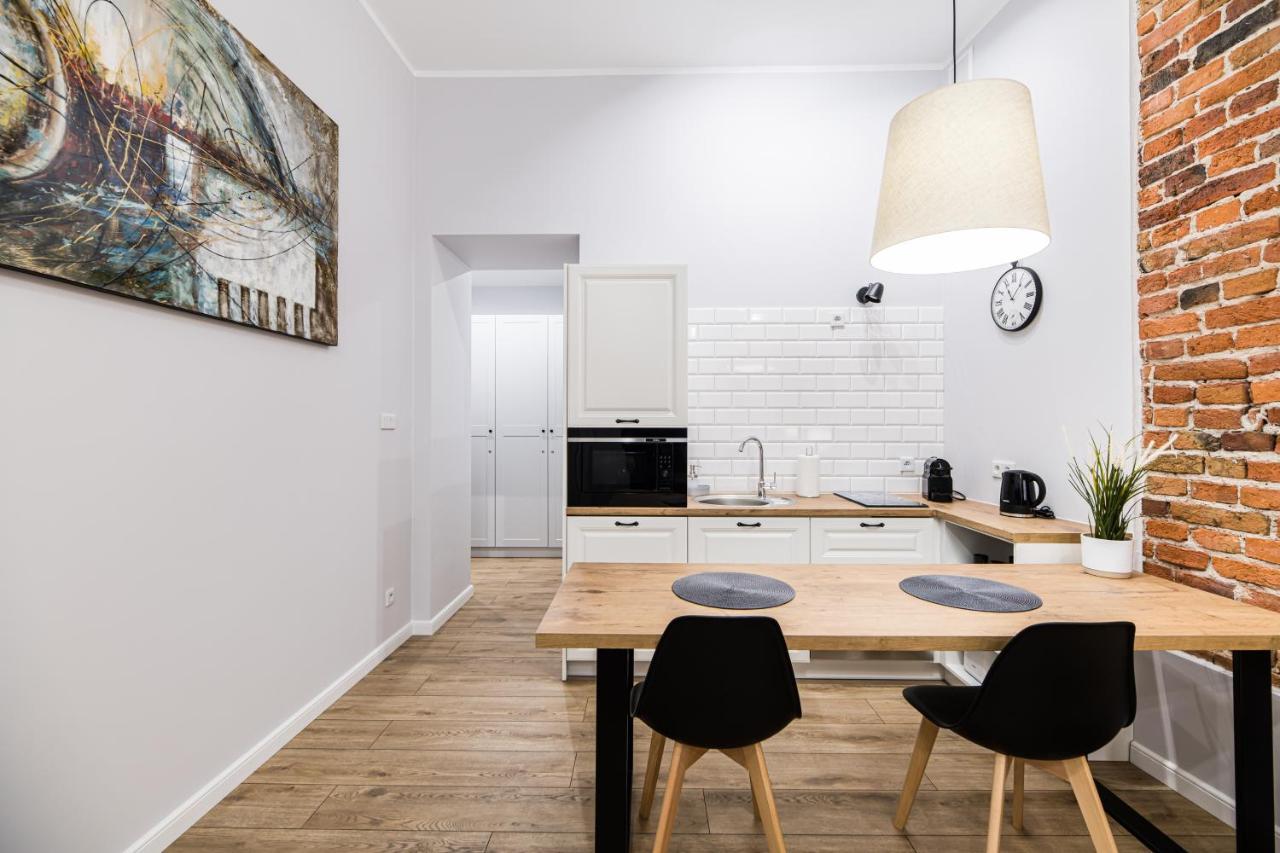 Attractive Apartment Oldtown Near Thetrain Station Krakow Bagian luar foto