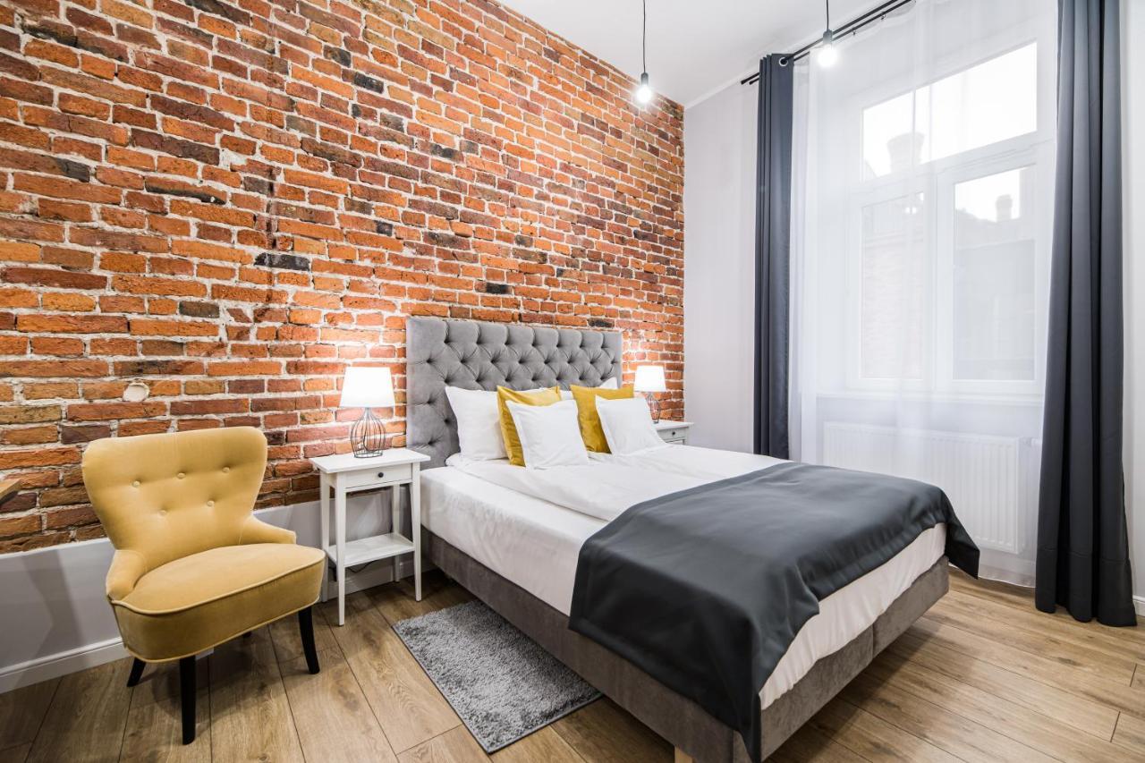 Attractive Apartment Oldtown Near Thetrain Station Krakow Bagian luar foto