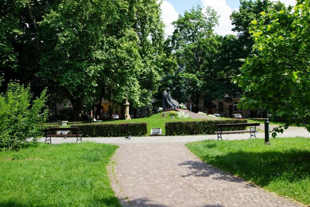 Attractive Apartment Oldtown Near Thetrain Station Krakow Bagian luar foto