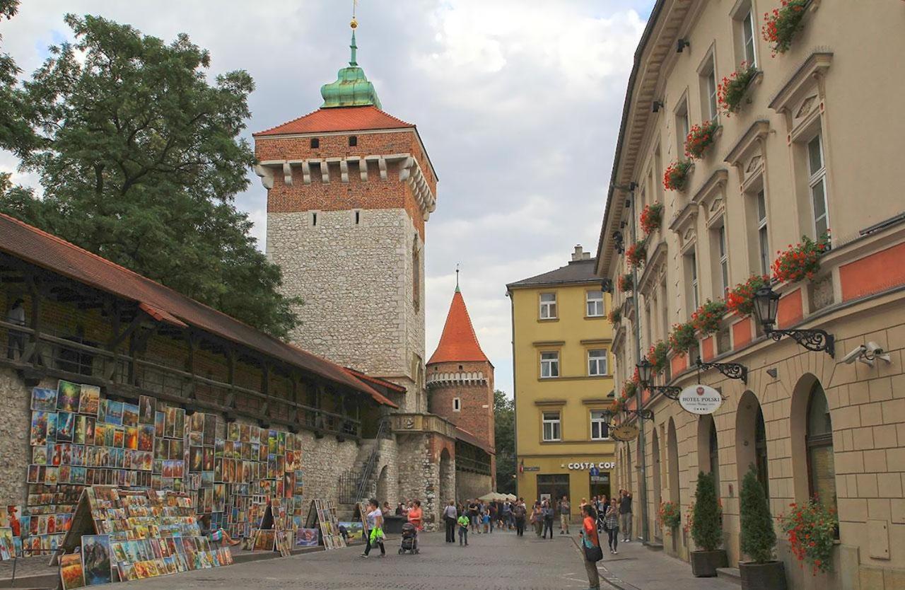 Attractive Apartment Oldtown Near Thetrain Station Krakow Bagian luar foto