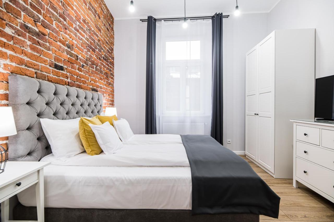 Attractive Apartment Oldtown Near Thetrain Station Krakow Bagian luar foto